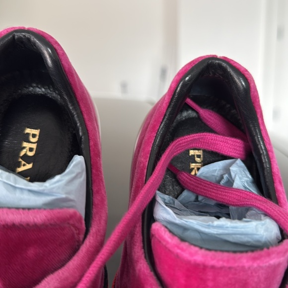 Prada Sneaker - Picture 5 of 5